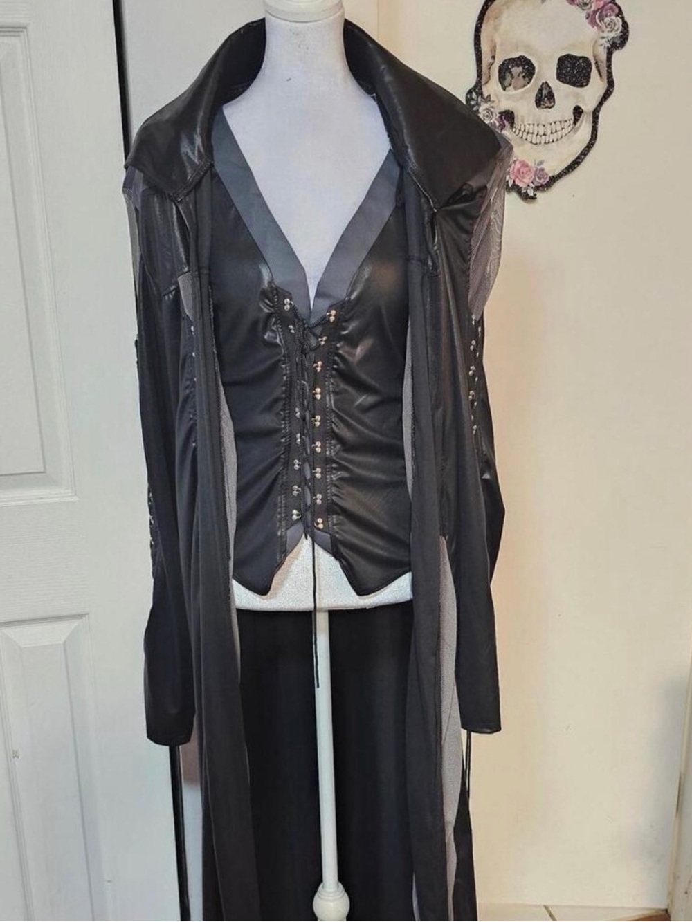 Gothic Lace-Trim Black Faux Leather And Mesh Trench coat - Picture 8 of 9